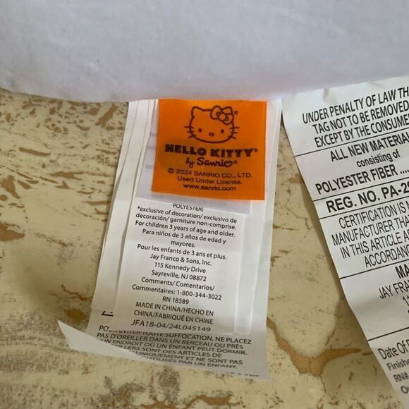 Nwt hello kitty face pillow - Picture 2 of 9